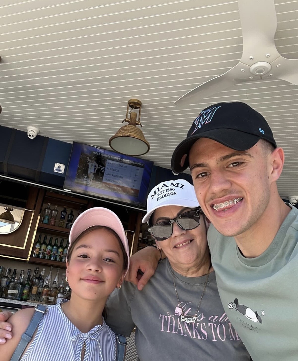El futbolista Paul Okon-Engstler junto a su familia en Miami (Imagen tomada de su perfil de Instagram).