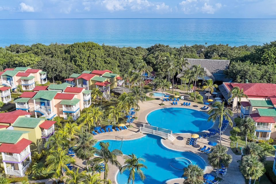 El Hotel Iberostar Origin Taínos cuenta con una estupenda zona de playa y espectaculares piscinas (Imagen tomada de las redes sociales).