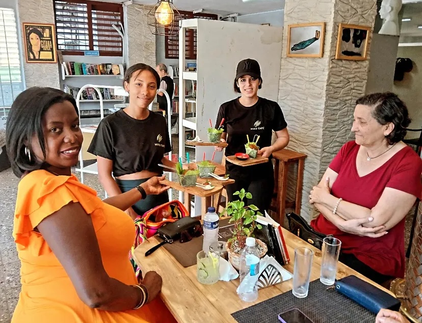 El equipo de Miau Café ha logrado una comunidad sólida entre clientes y trabajadores.