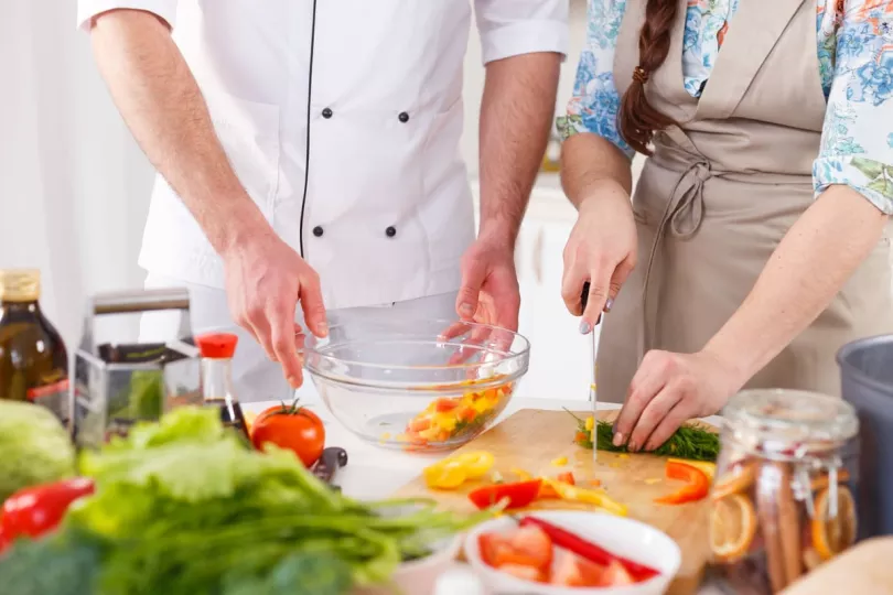 “La cocina es algo más que la respuesta humana a la necesidad de alimentarse, es más que la búsqueda de felicidad”, se precisa en la carta.