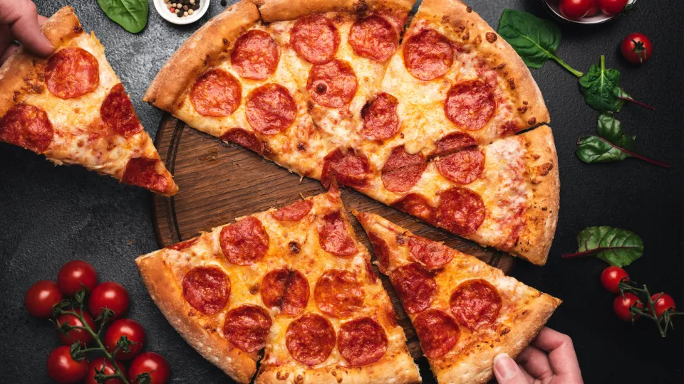 Y es que las pizzas pueden ser de múltiples tamaños, formatos, con ingredientes picantes, saborizados, adornos inimaginables.