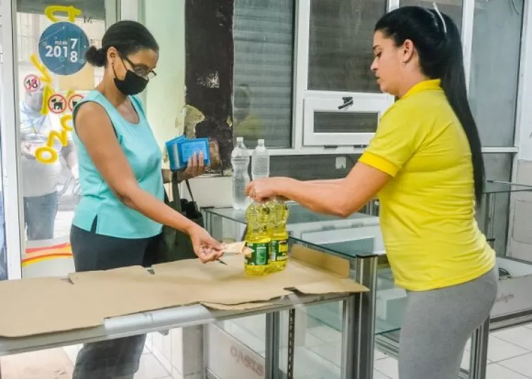 Esta regulación busca frenar el incremento sustancial de los precios que ha afectado a estos productos básicos.