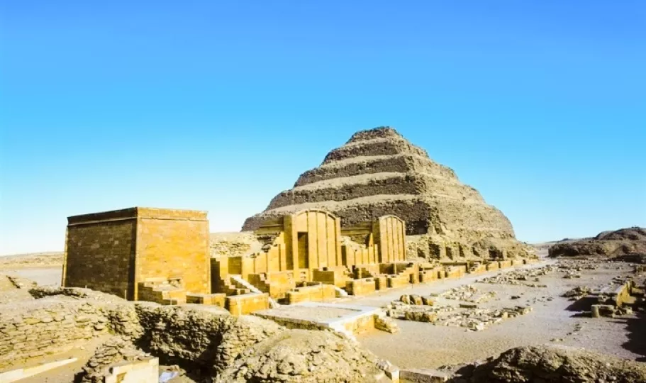 Pirámide escalonada de Saqqara