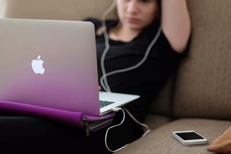 Apple celular laptop