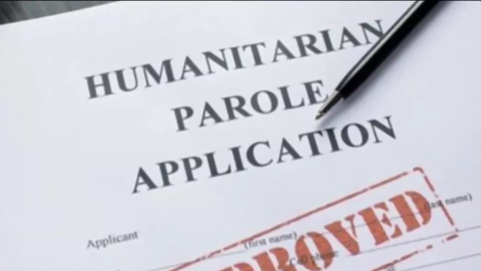 Parole humanitario: Jueza federal podría bloquear la suspensión del programa 