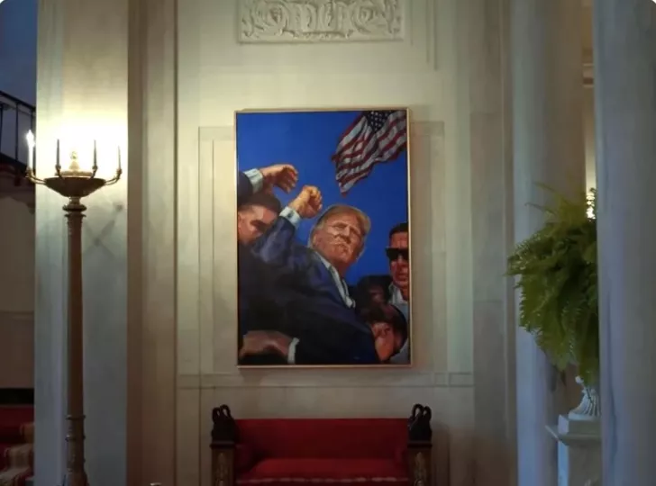 El retrato muestra el momento en que Trump sobrevivió a un intento de asesinato en el año 2024.