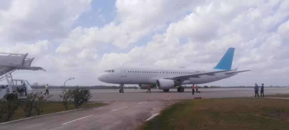 Llega nuevo vuelo con migrantes cubanos deportados de Estados Unidos
