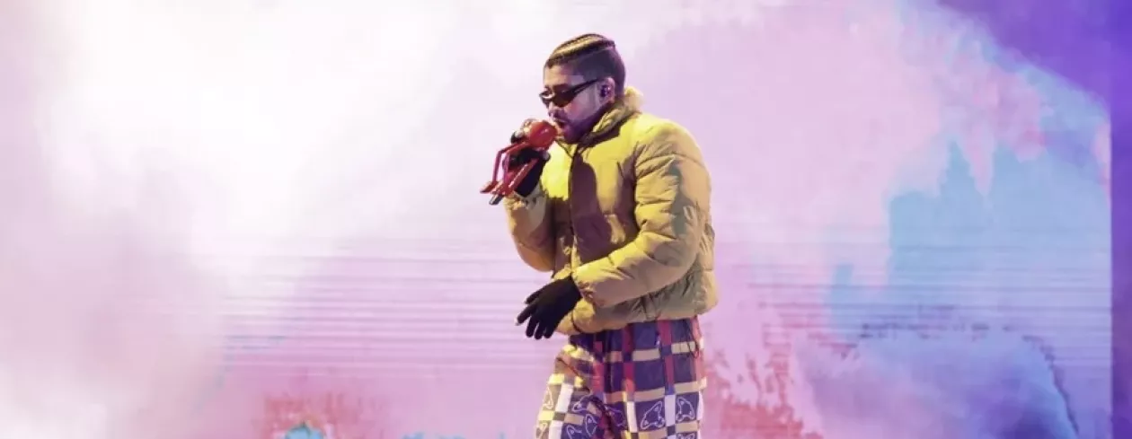 El cantante Bad Bunny durante un concierto.