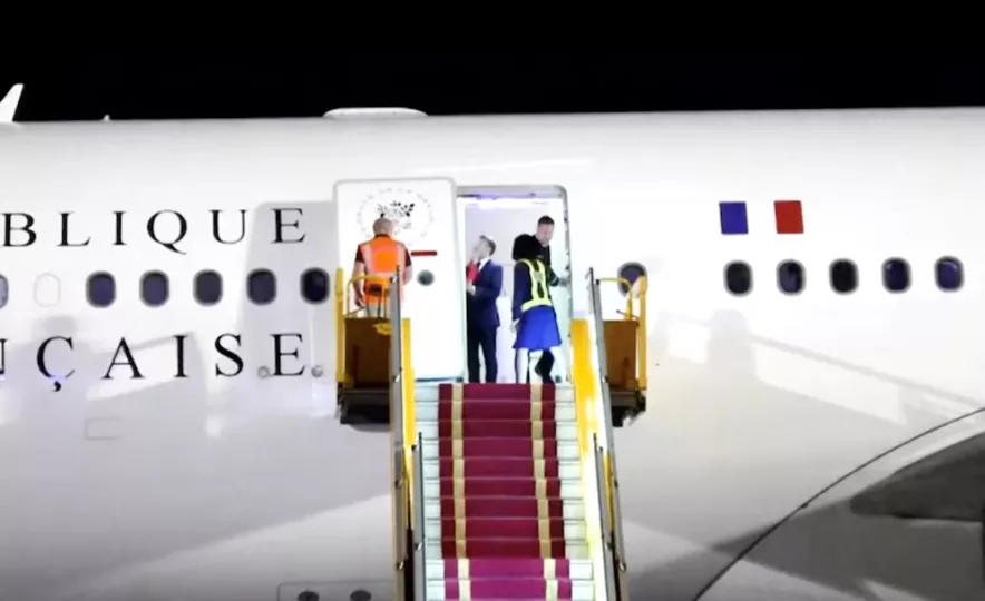 La pareja aterrizando en Vietnam el pasado fin de semana.