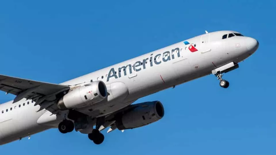 Avión de American Airlines se ve obligado a regresar tras ciertas fallas.