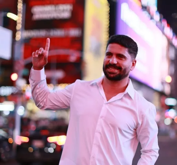 El actor cubano Alejandro Cuervo llegó recientemente a Estados Unidos.