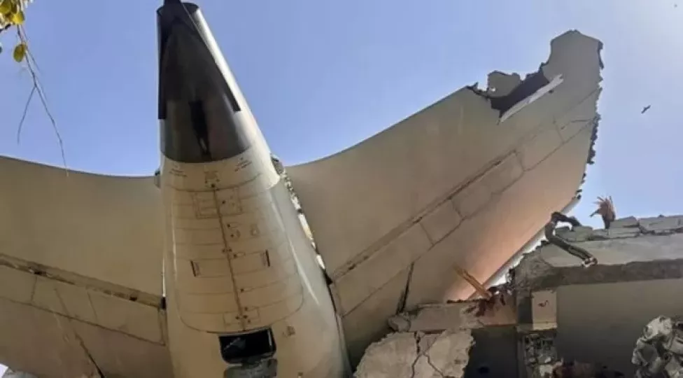 Investigan posibles causas de la caída del Boeing 787-8 Dreamliner en la India