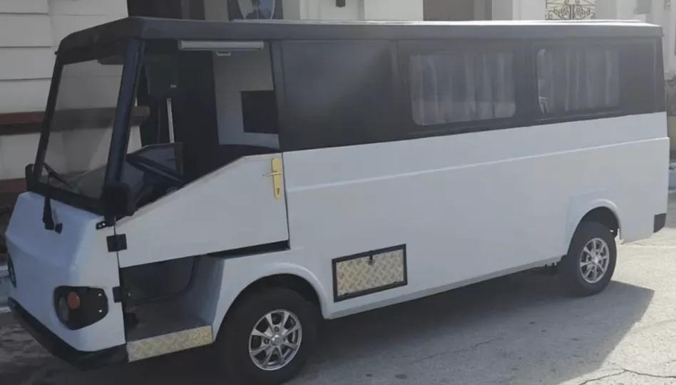 Del ensamblaje de coches fúnebres eléctricos y otras novedades del transporte en La Habana