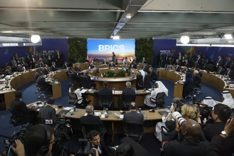 El foro, formado por 11 países del Sur Global y liderado por Rusia y China, celebró su XVII reunión de Jefes de Estado y de Gobierno en el Museo de Arte Moderno de Río, Brasil.
