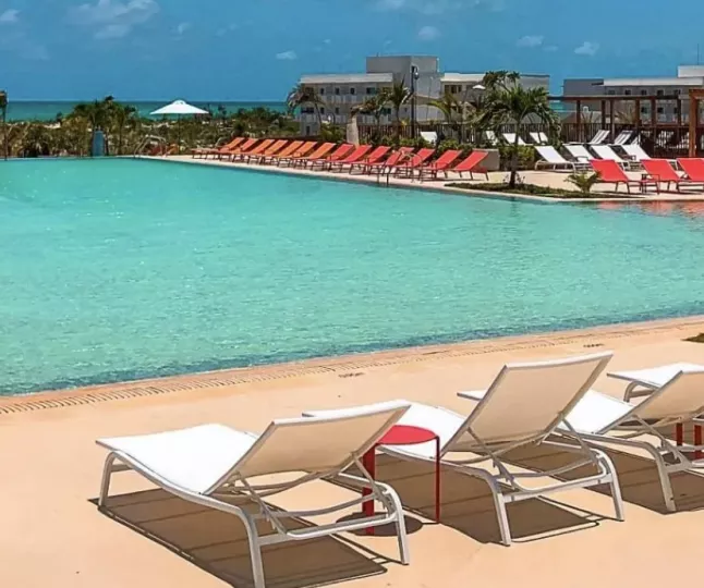 Varios clientes fueron trasladados a otros hoteles por problemas con el abastecimiento de agua potable en Cayo Cruz.