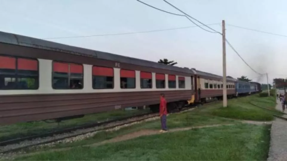 Vuelve a operar el tren entre Guantánamo y Holguín con capacidad para 600 pasajeros