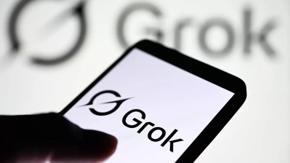 Conversaciones privadas de Grok, el chatbot de Musk, quedan expuestas en internet
