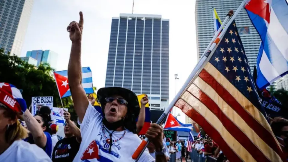 Se recomienda que tras los recientes acontecimientos, los cubanos asilados políticos en Estados Unidos viajen una vez obtengan su residencia permanente.