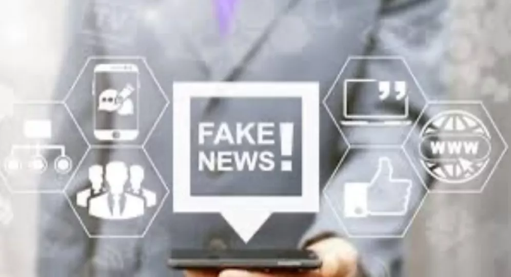 La Inteligencia Artificial, mientras ofrece oportunidades sin precedentes, también presenta riesgos significativos en la creación y propagación de fake news.