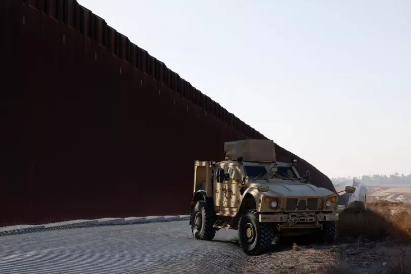 Foto de archivo de un vehículo estadounidense en la frontera de ese país con México.