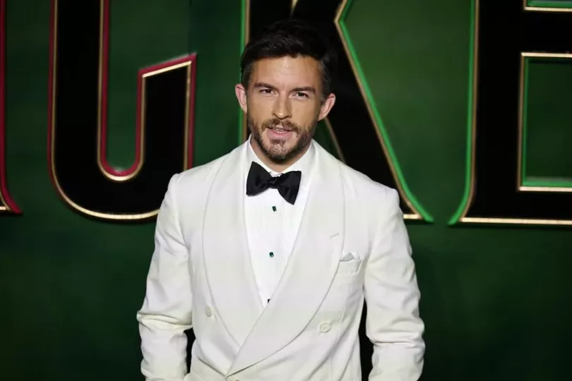 El actor británico Jonathan Bailey durante la premier de “Wicked” en Londres, en 2024.