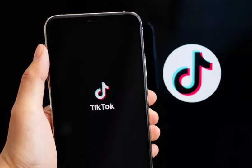 La eliminación de mensajes de odio en las redes sociales, de manera global, ha avanzado tres puntos porcentuales respecto a septiembre y se ha alcanzado la segunda mejor tasa del año, después de julio.