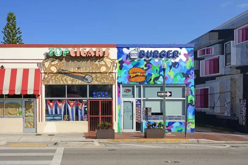 Imagen de referencia de comercios en Miami.