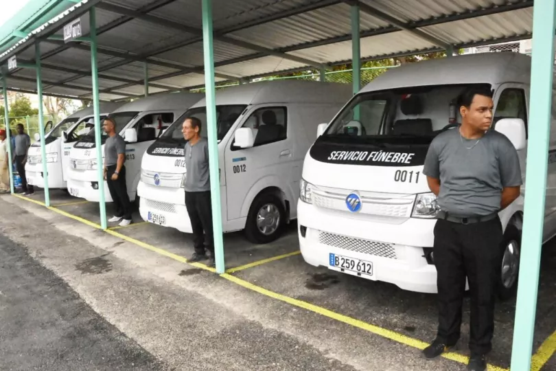 Recientemente, se incorporaron 15 vehículos eléctricos a los servicios funerarios de La Habana.