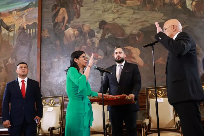 La vicepresidenta ejecutiva de Venezuela, Delcy Rodríguez, asumiendo el cargo de presidenta encargada tras captura de Nicolás Maduro.