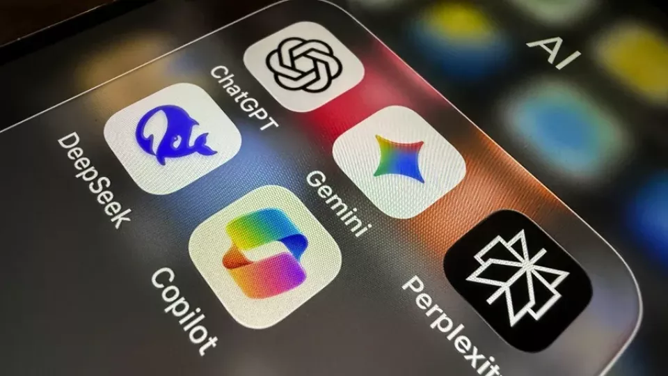 Apple y Google impulsarán las futuras funciones de Apple Intelligence, incluida una versión más actualizada de Siri que llegará este año.
