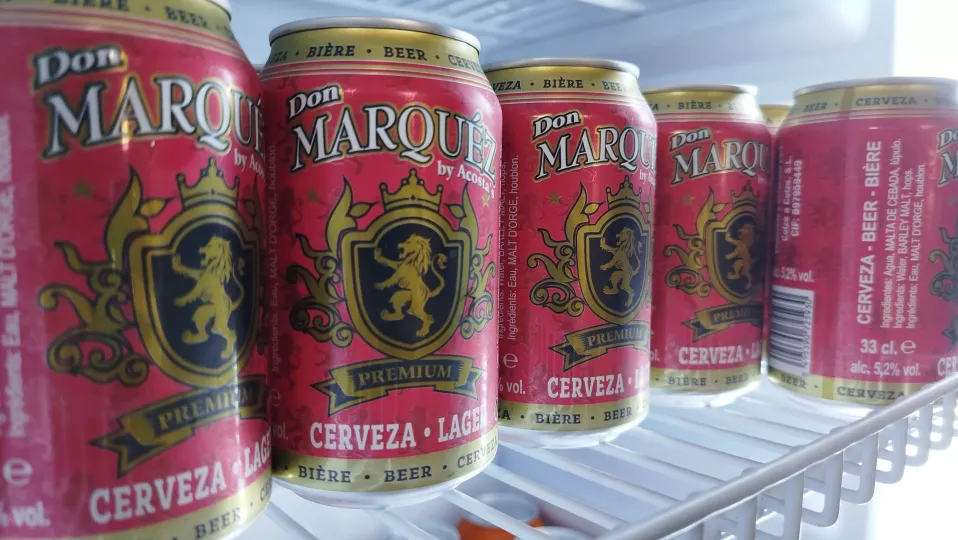 La medida, recogida en la Resolución 56/2026, establece un gravamen de 0,30 dólares por litro para varias bebidas alcohólicas importadas.