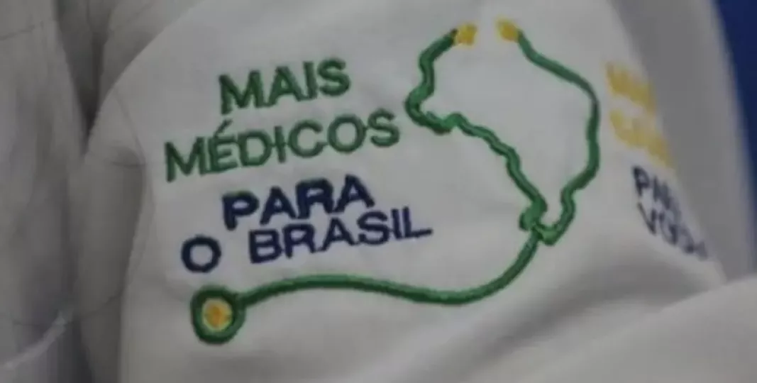 El programa "Más Médicos", creado en 2013 durante la presidencia de Dilma Rousseff, tenía como objetivo proporcionar atención médica en regiones remotas de Brasil.
