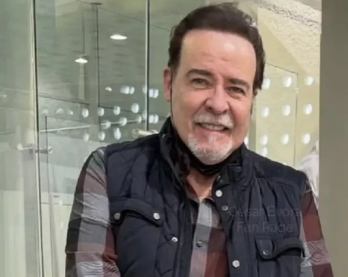 El actor cubano César Évora (1959) emigró de Cuba en la década de los 90.