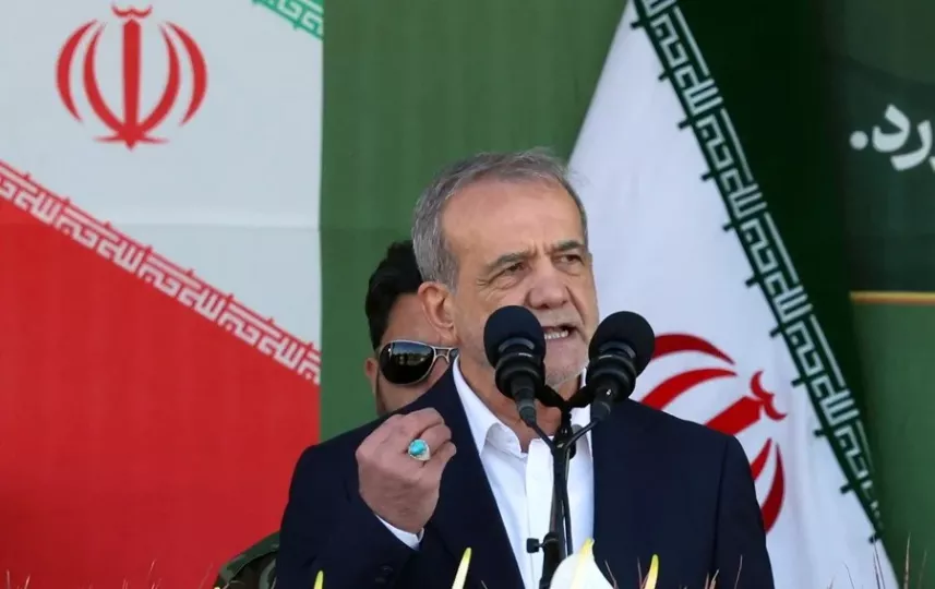 Imagen del presidente de Irán, Masud Pezeshkian, en una reunión.