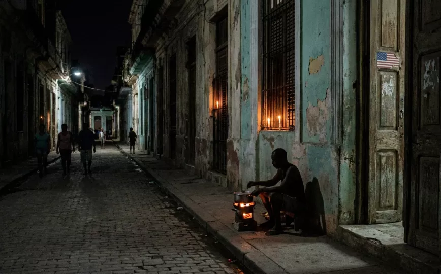 Una calle en Cuba con apagón eléctrico.