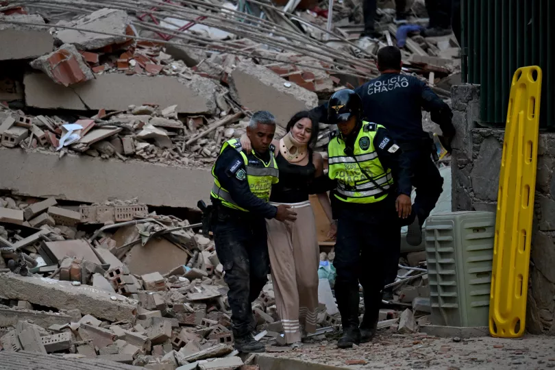 Venezuela eleva a 164 la cifra de muertos tras los terremotos que sacudieron Caracas y La Guaira