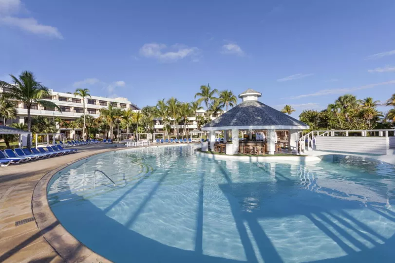 Vista general de las instalaciones del hotel Sol Palmeras en Varadero tras sus renovaciones.