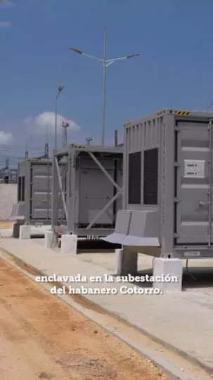 Instalaciones técnicas del primer sistema de almacenamiento de energía mediante baterías en la subestación de El Cotorro.