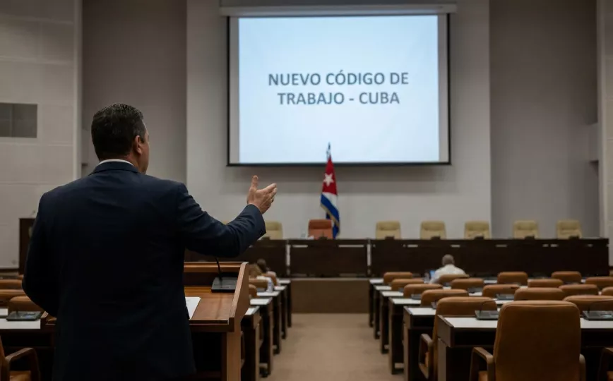 Jesús Otamendiz Campos durante la presentación del nuevo Código del Trabajo en la Asamblea Nacional.