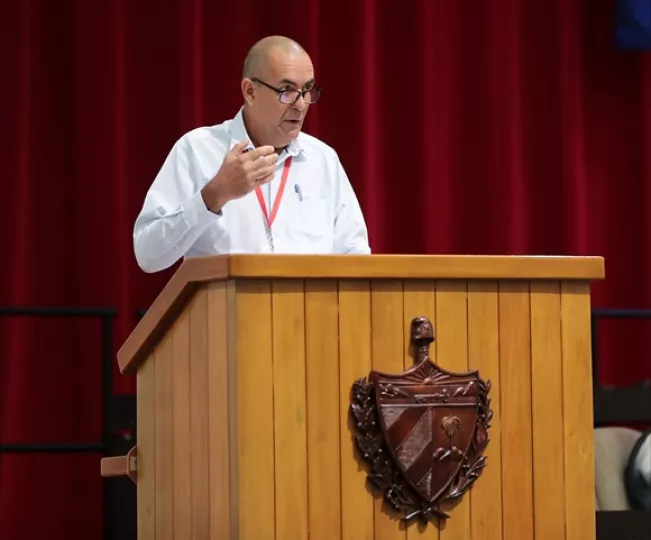 El ministro de la Agricultura de Cuba, Ydael Pérez Brito, durante la presentación de la nueva ley ante la Asamblea Nacional.