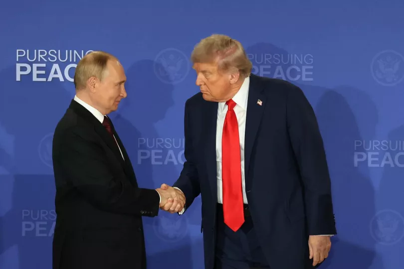 Fotografía de archivo de Donald Trump y Vladímir Putin durante una reunión diplomática.