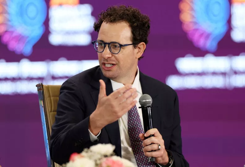 El presidente ejecutivo de Anthropic, Dario Amodei, habla en una reunión del AI Impact Summit, en Nueva Delhi (India) en febrero de 2026.