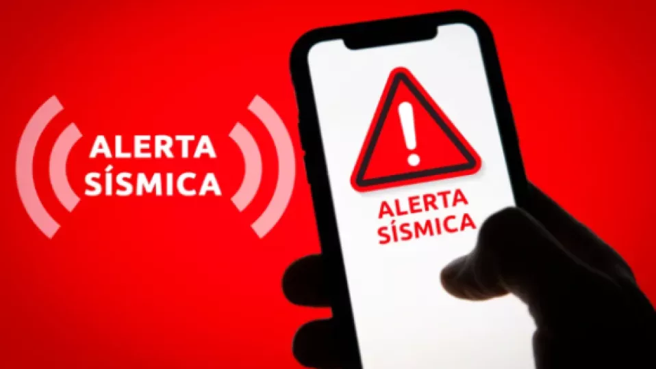 Captura de pantalla de un teléfono Android mostrando una alerta de terremoto falsa en Cuba.