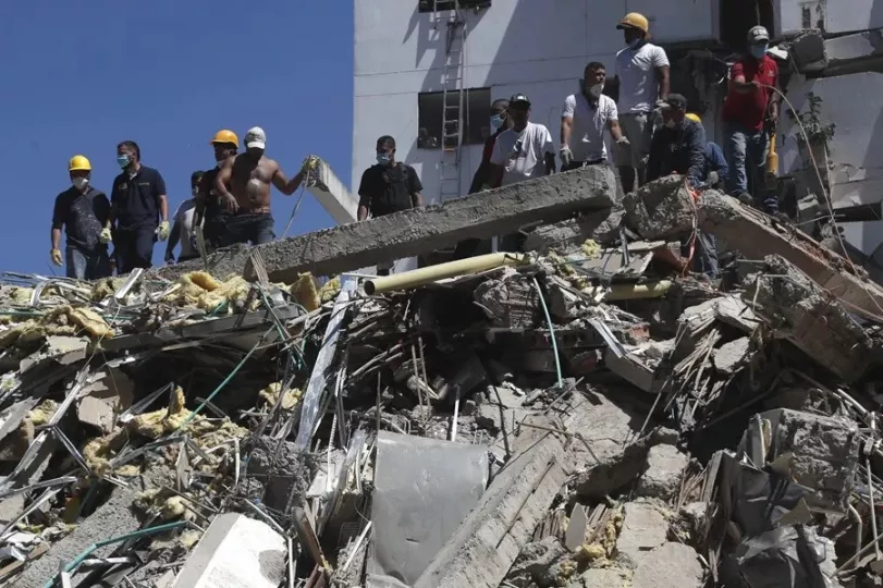 Estadio de fútbol en Colombia tras ser afectado por el reciente sismo.