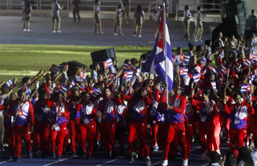 Delegación de atletas cubanos celebrando su participación en los Juegos Centroamericanos y del Caribe.