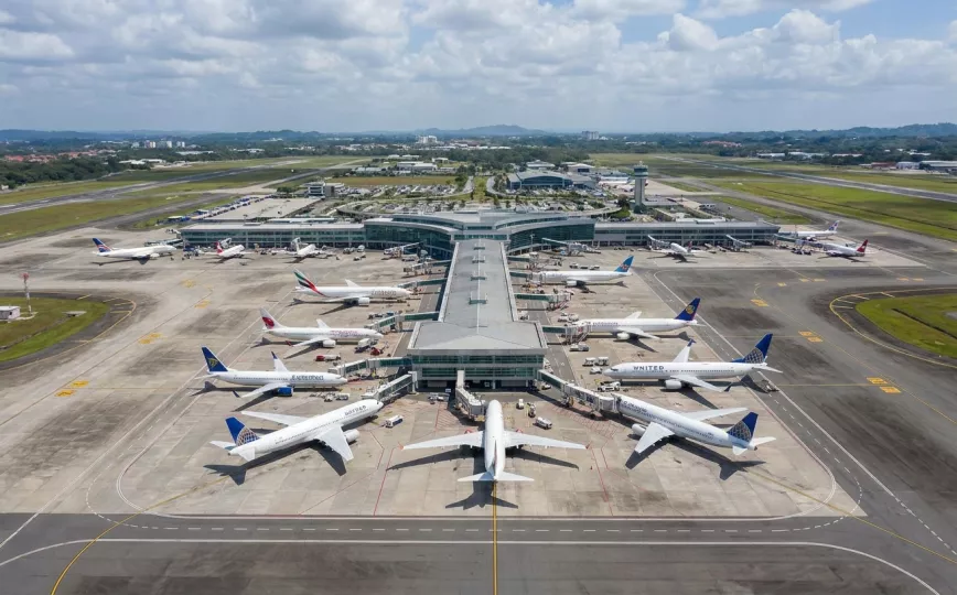 Vista aérea del Aeropuerto Internacional de Tocumen en Panamá.