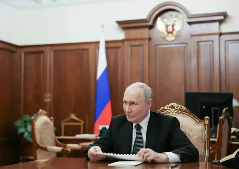 El presidente ruso Vladímir Putin durante una reunión en su despacho del Kremlin.