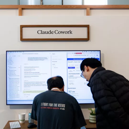Una demostración del agente de inteligencia artificial Claude Cowork de Anthropic en mayo. Los empleados de la empresa han estado hablando sobre los riesgos de la inteligencia artificial luego de que un colega renunciara esta semana y diera como argumento los peligros de la tecnología
