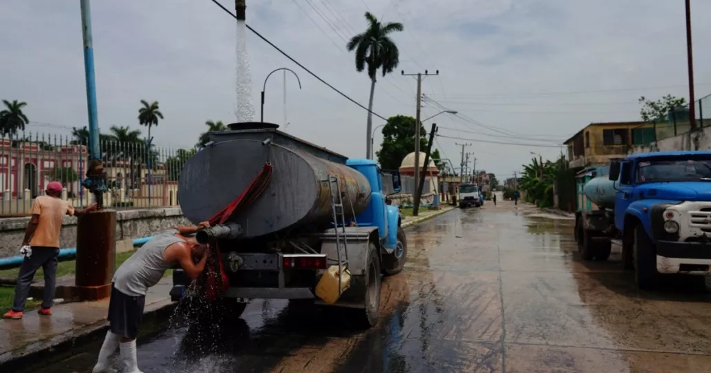 Aguadores en La Habana: hasta 15.000 pesos por un tanque de agua