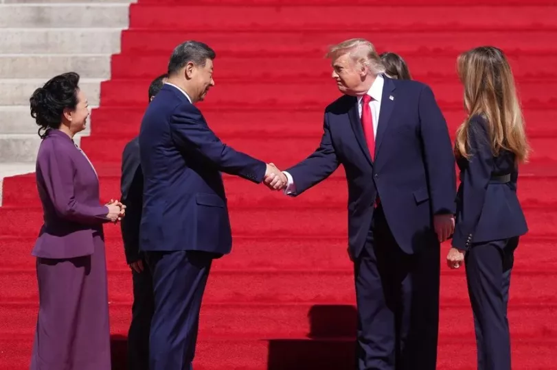 El presidente estadounidense Donald Trump y el presidente chino Xi Jinping durante una despedida oficial.